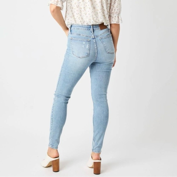Judy Blue Allie Tummy Control Light Wash Distressed Skinny Jeans Size 22W - Picture 2 of 11